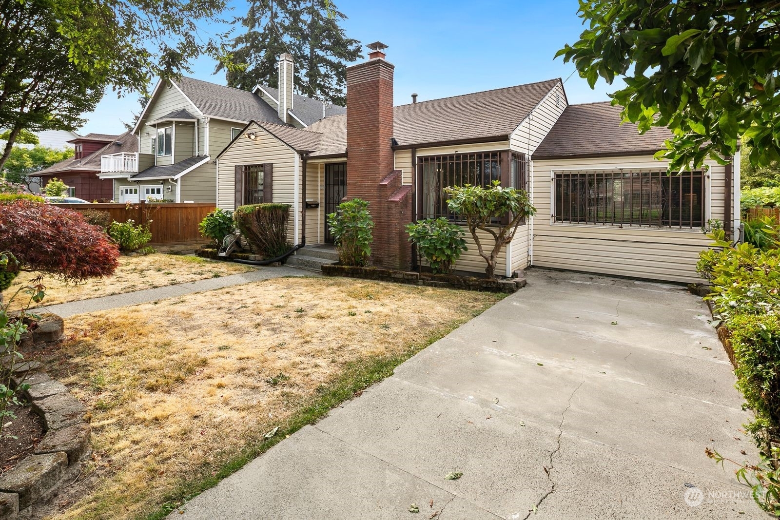 Property Photo:  4423 S Willow St  WA 98118 