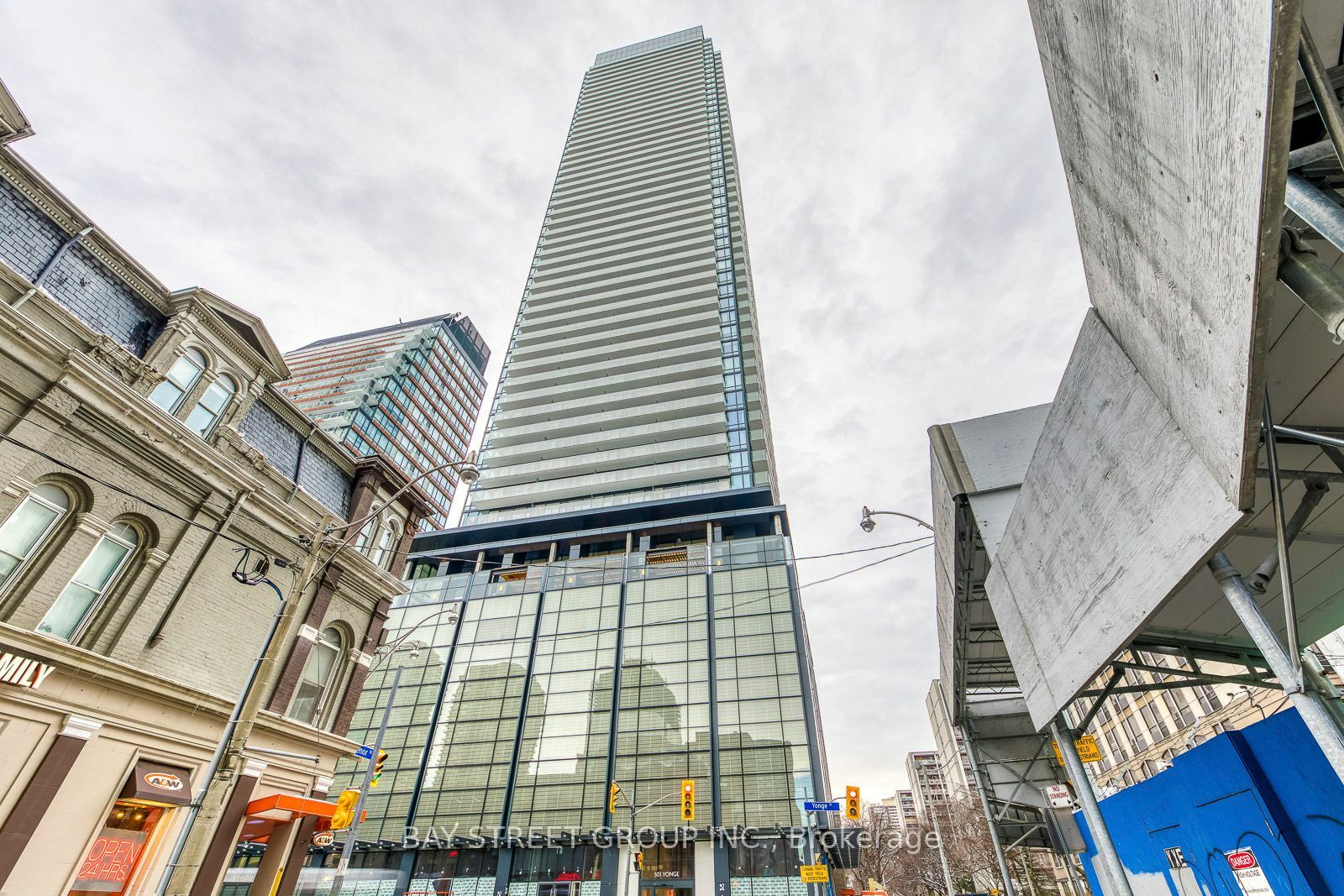 Property Photo:  501 Yonge St 2711  ON M4Y 1Y4 