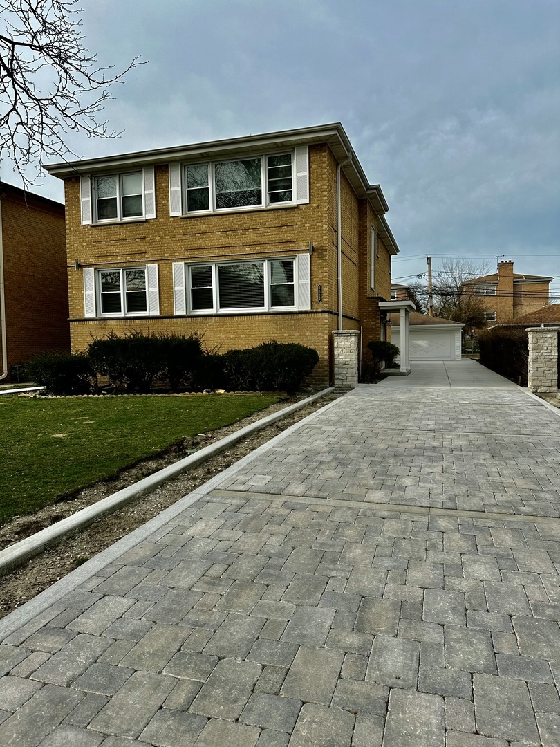 Property Photo: 3332 W Columbia Avenue 2 IL 60712