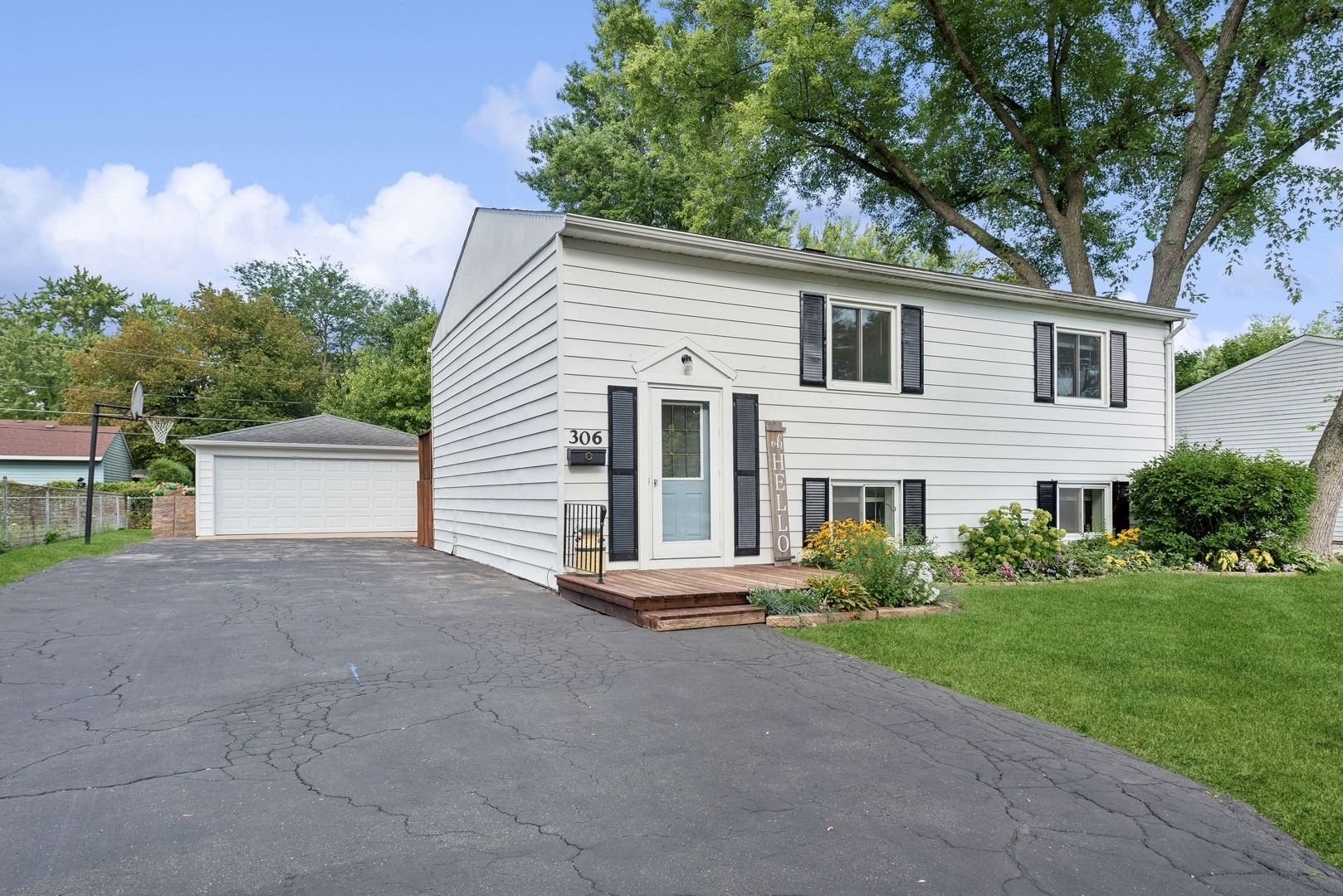 Property Photo:  306 Westmoreland Drive  IL 60061 