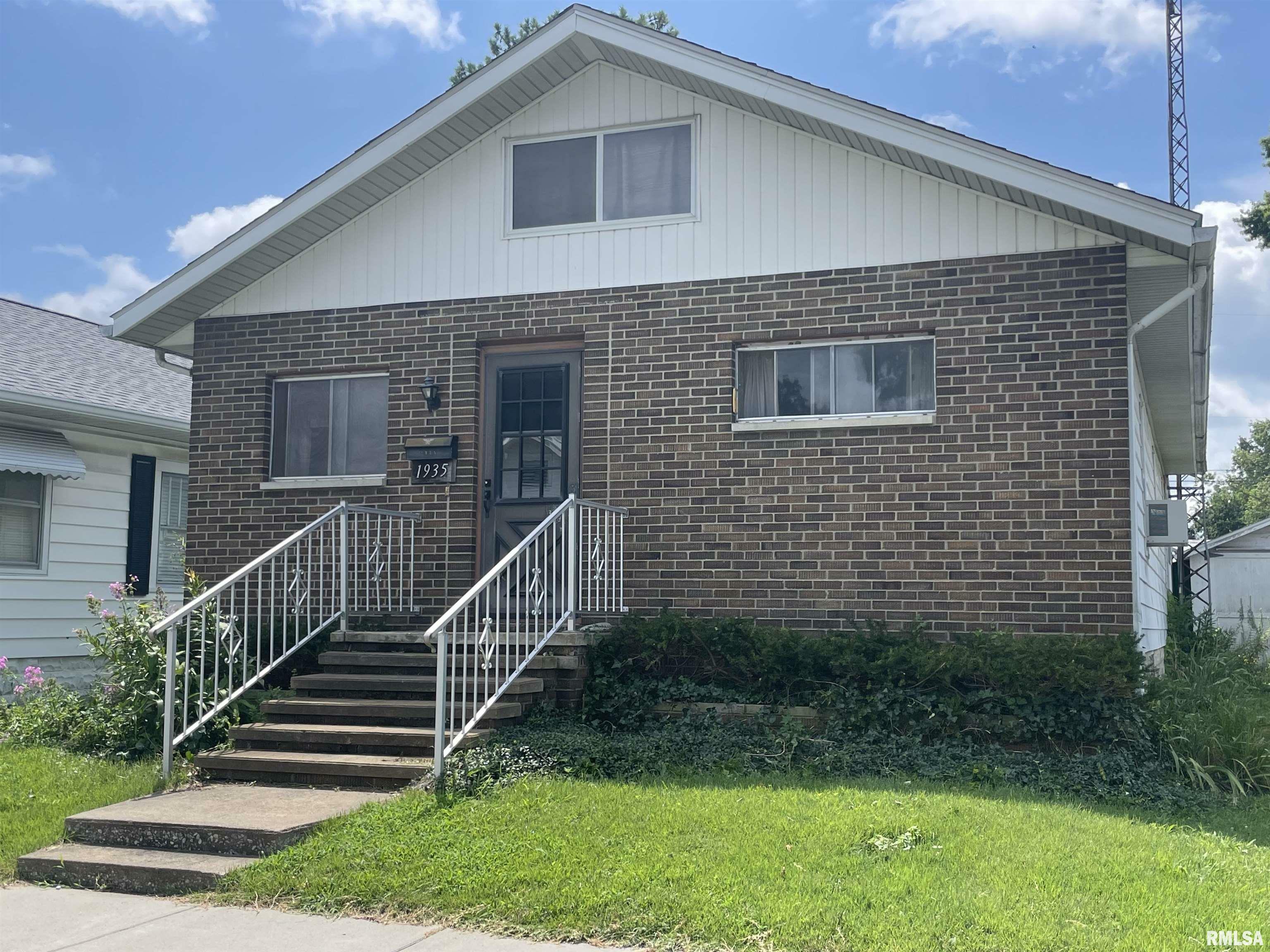 Property Photo: 1935 Logan Street IL 62966