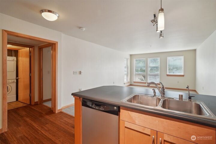 Property Photo: 827 Hiawatha Place S 302 WA 98144