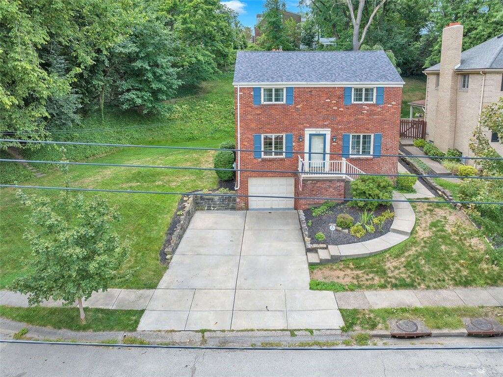 Property Photo:  912 Country Club Drive  PA 15228 