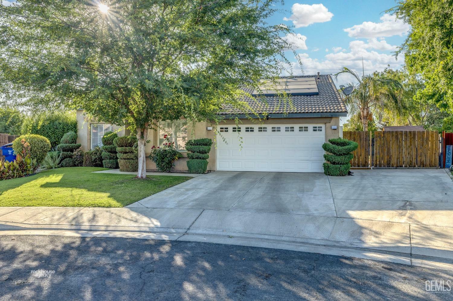 Property Photo:  10722 Pinebrook Falls Drive  CA 93312 