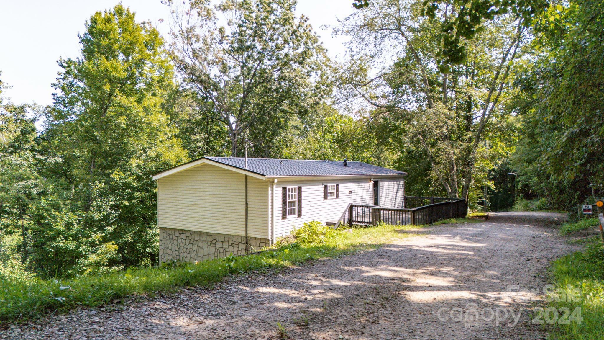 Property Photo:  125 Ridgeview Acres Court  NC 28715 