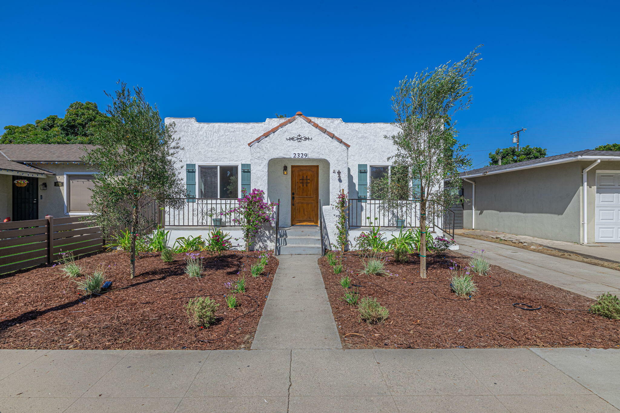 Property Photo:  2329 Easy Avenue  CA 90810 