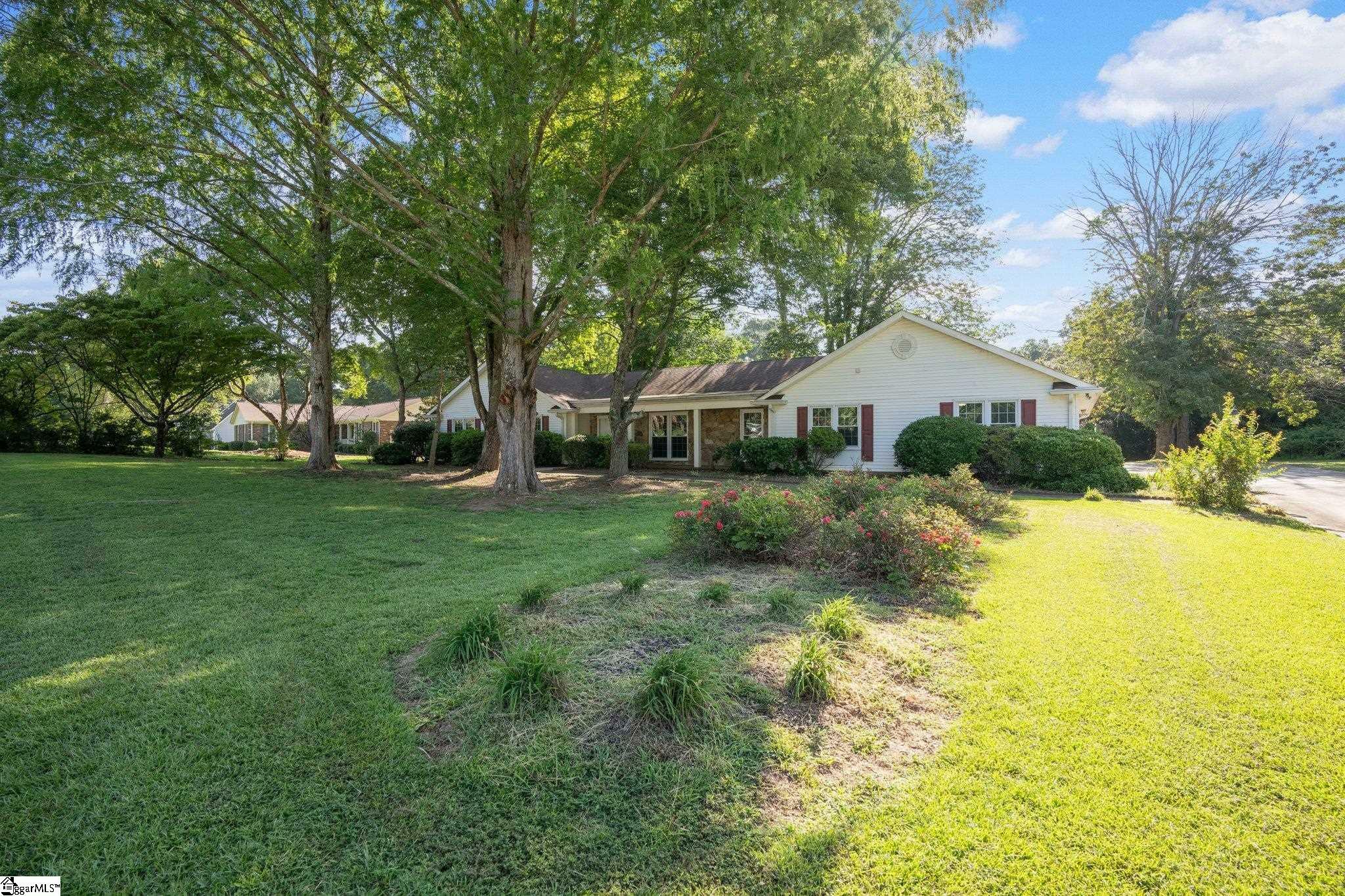 Property Photo:  108 N Severn Circle  SC 29642 