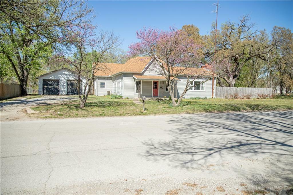 Property Photo:  619 N Wood Street  KS 67333 