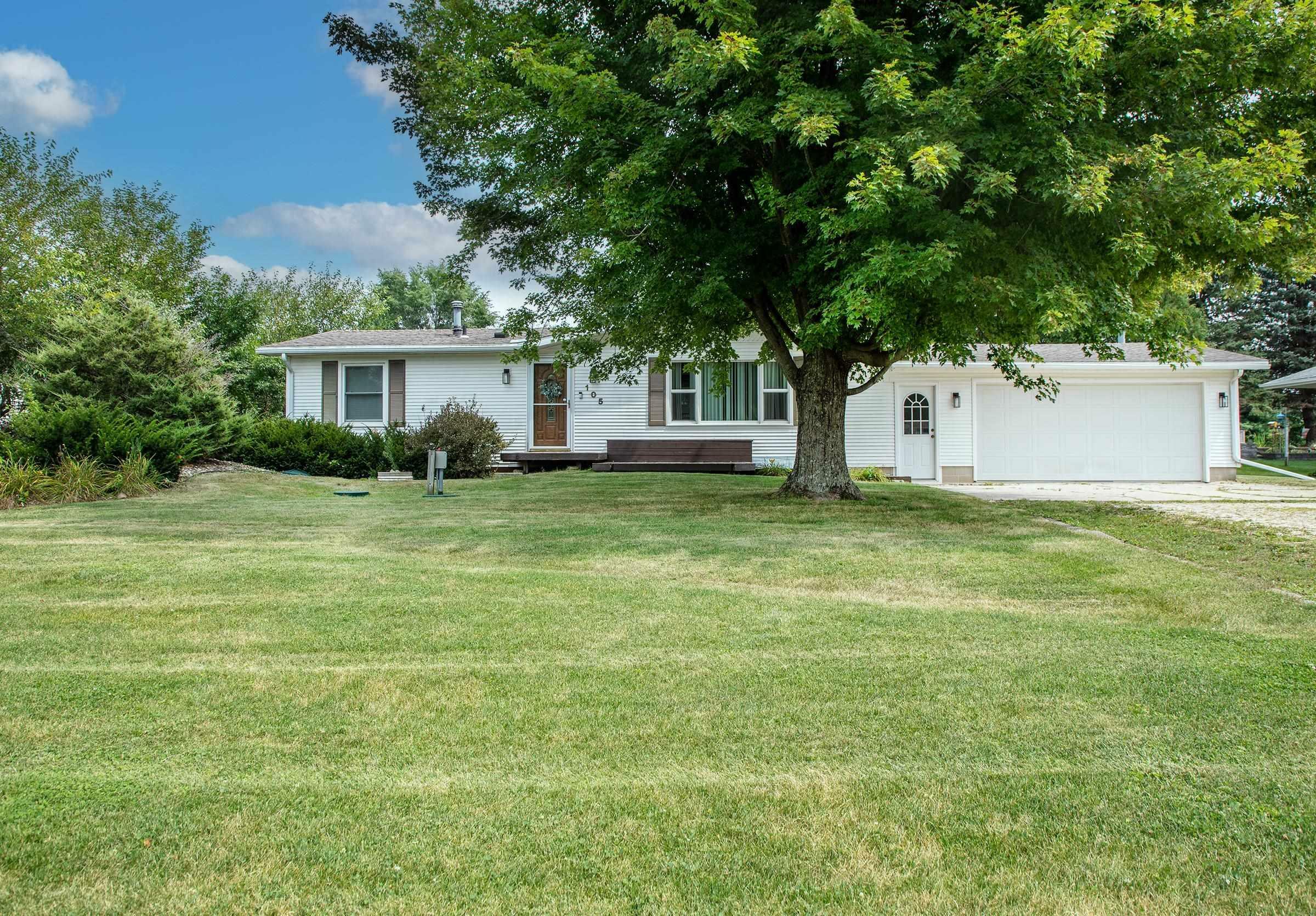 Property Photo:  105 Fairholm Dr  IA 50677 