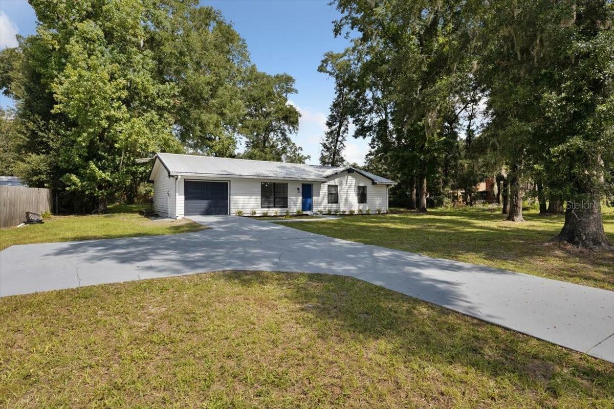 Property Photo:  4706 NW 104th Lane  FL 32653 