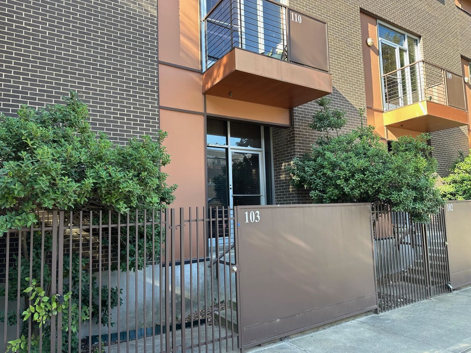 Property Photo:  437 Monroe Ave 103  TN 38103 