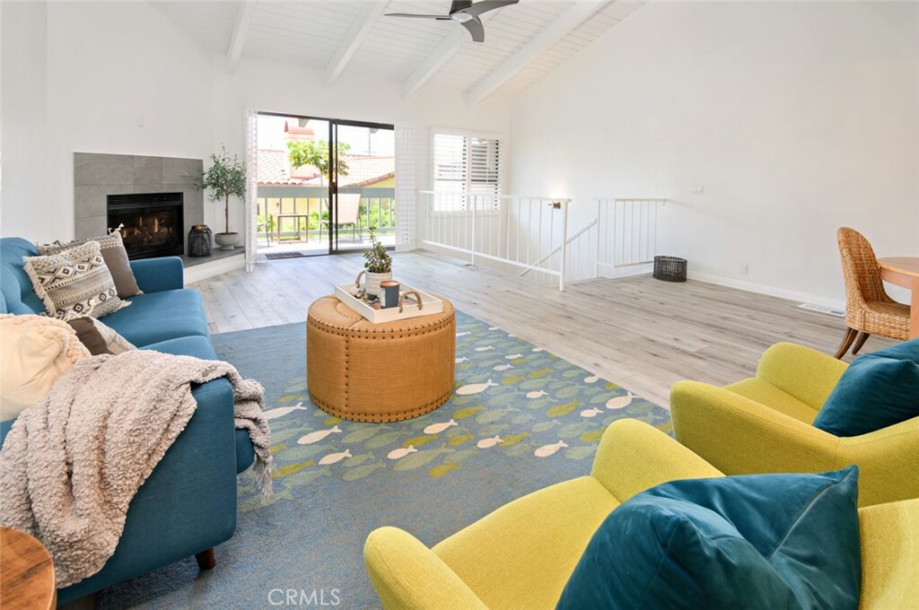 Property Photo:  2106 Vanderbilt Lane D  CA 90278 