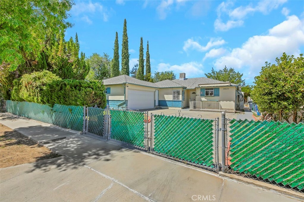 Property Photo:  38633 Puerta Avenue  CA 93550 