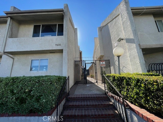 7631 Reseda Boulevard 42Y  Reseda CA 91335 photo