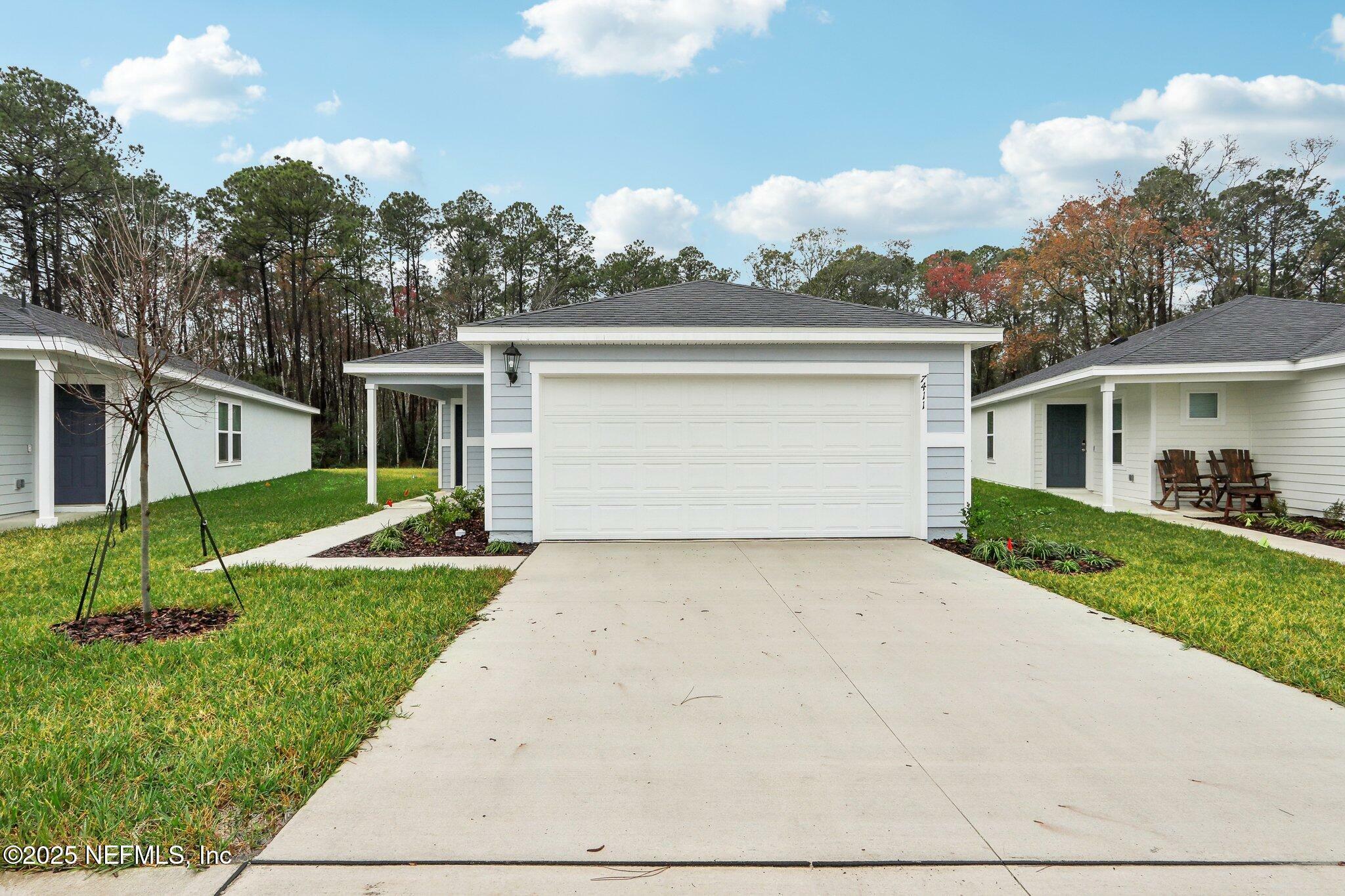 Property Photo: 7411 Queensgate Circle FL 32219