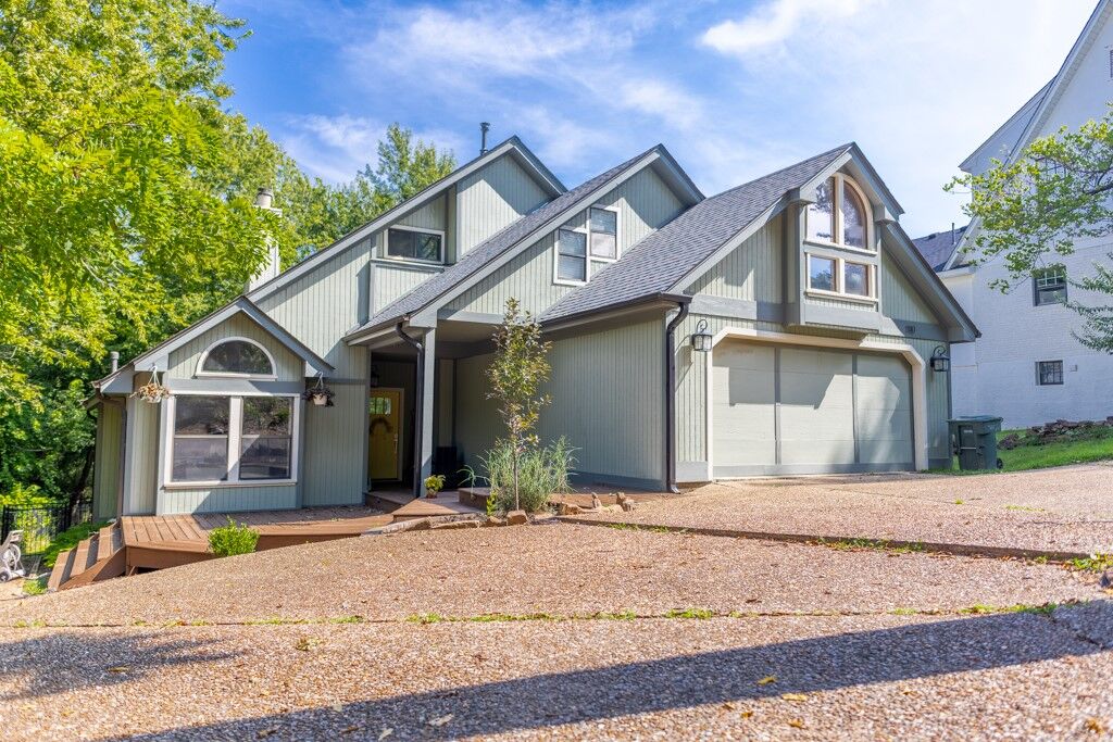 Property Photo: 1110 N Skyline Drive AR 72701