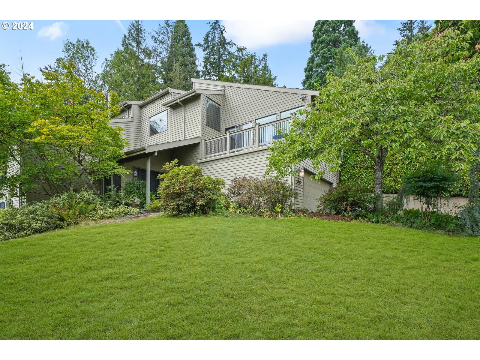 Property Photo: 2845 SW Bucharest Ct OR 97225