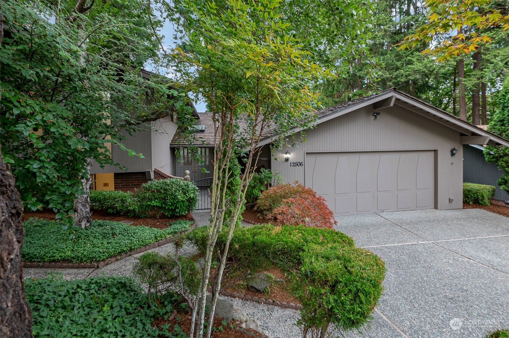 Property Photo:  12506 SE 47th Place  WA 98006 