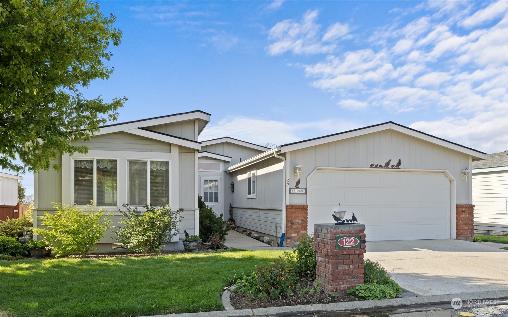 Property Photo:  1100 S Rosewood Drive 122  WA 98926 