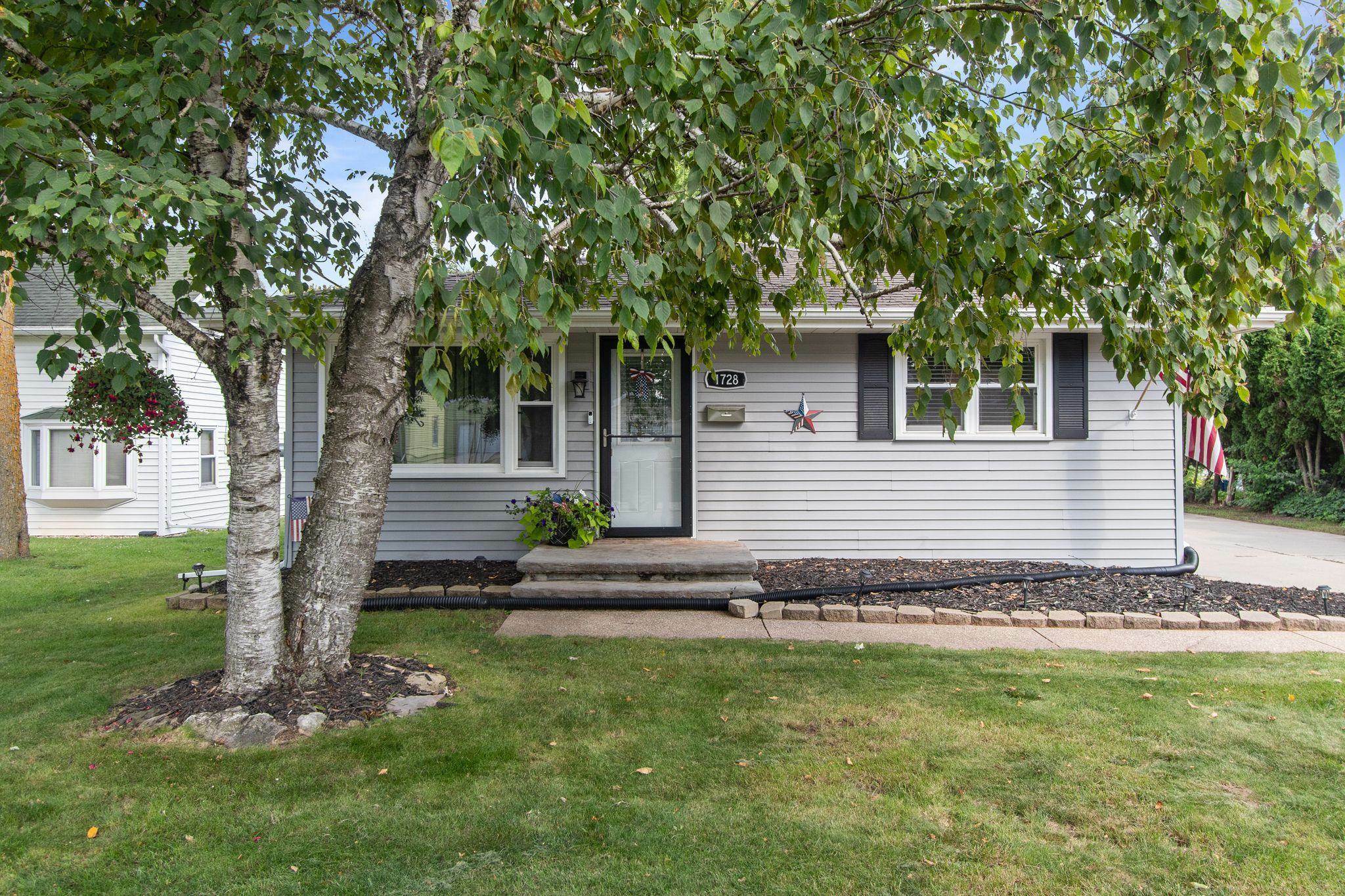 Property Photo:  1728 N Mason Street  WI 54914 