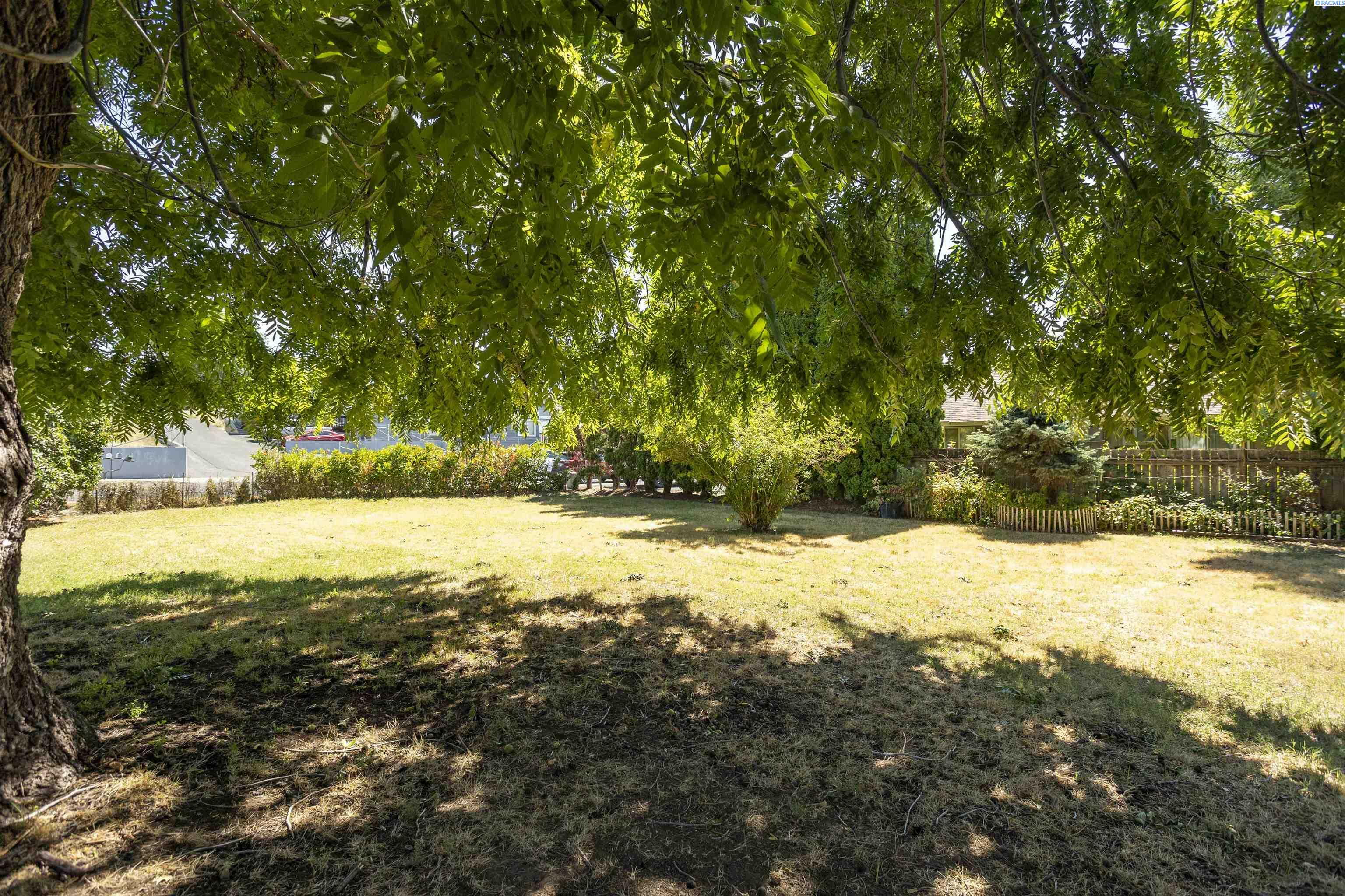 Property Photo:  702 S 72nd Ave  WA 98908 