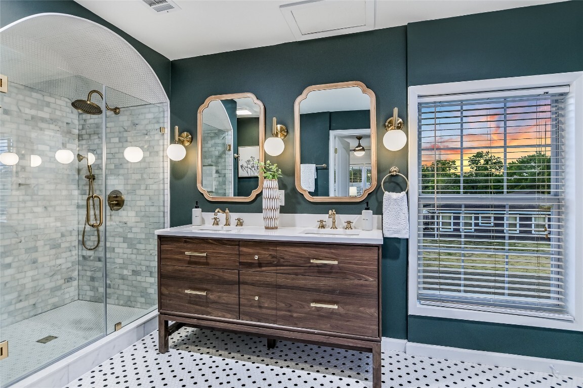 Property Photo: 709 E 15th Street TX 78626
