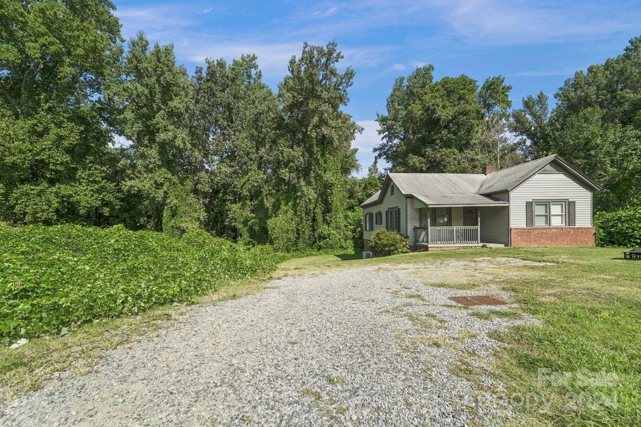 Property Photo:  1400 Mooresville Road  NC 28081 