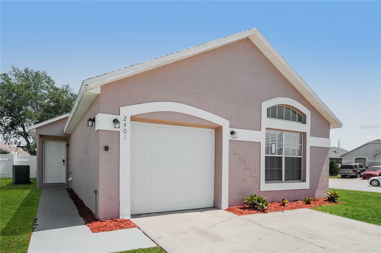 Property Photo:  2401 Weymouth Court  FL 34743 