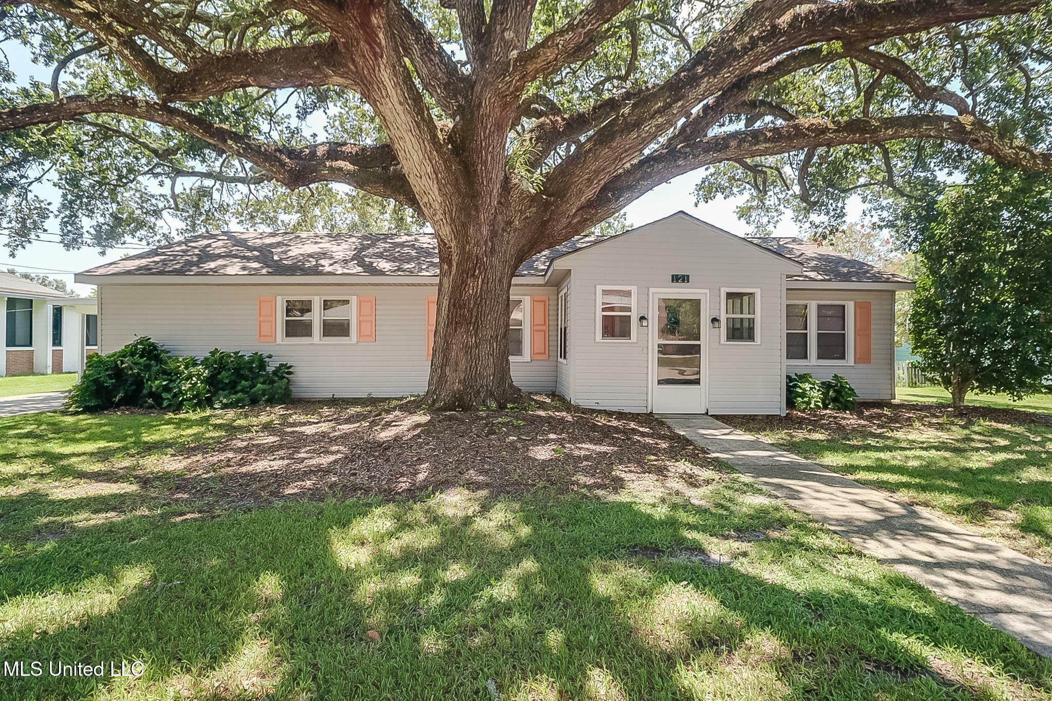 Property Photo:  121 E Second Street  MS 39560 