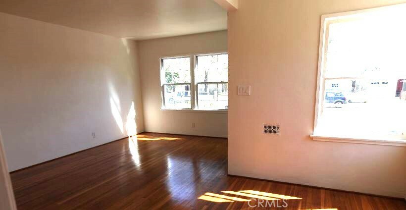 Property Photo:  2231 N Niagara Street  CA 91504 