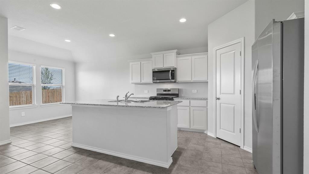 Property Photo:  756 High Summit Trail  TX 76131 