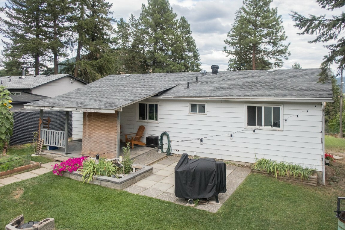 Property Photo:  2020 Grandview Avenue  BC V0E 2G0 