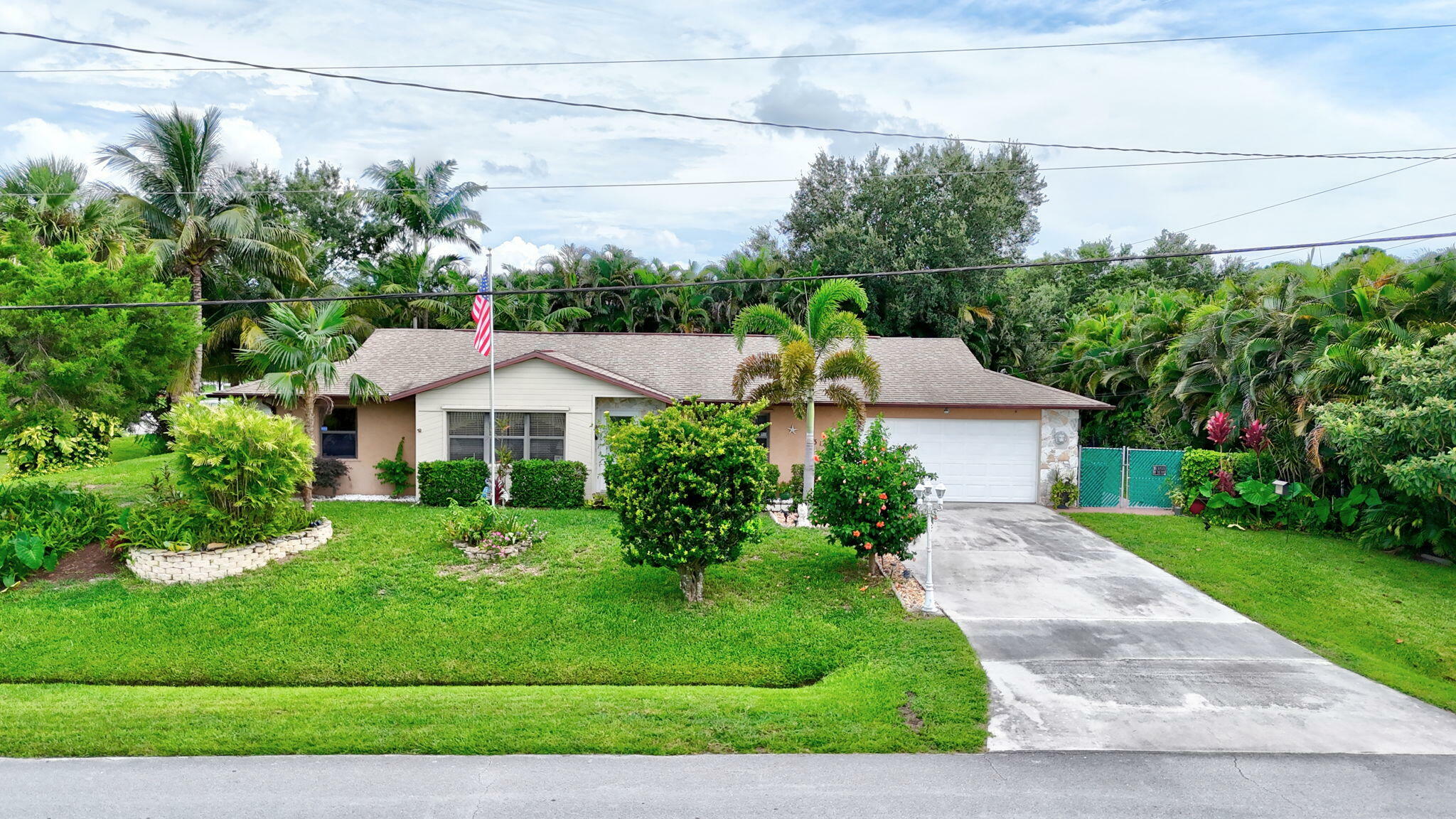 Property Photo:  1318 SW Colorado Avenue  FL 34953 