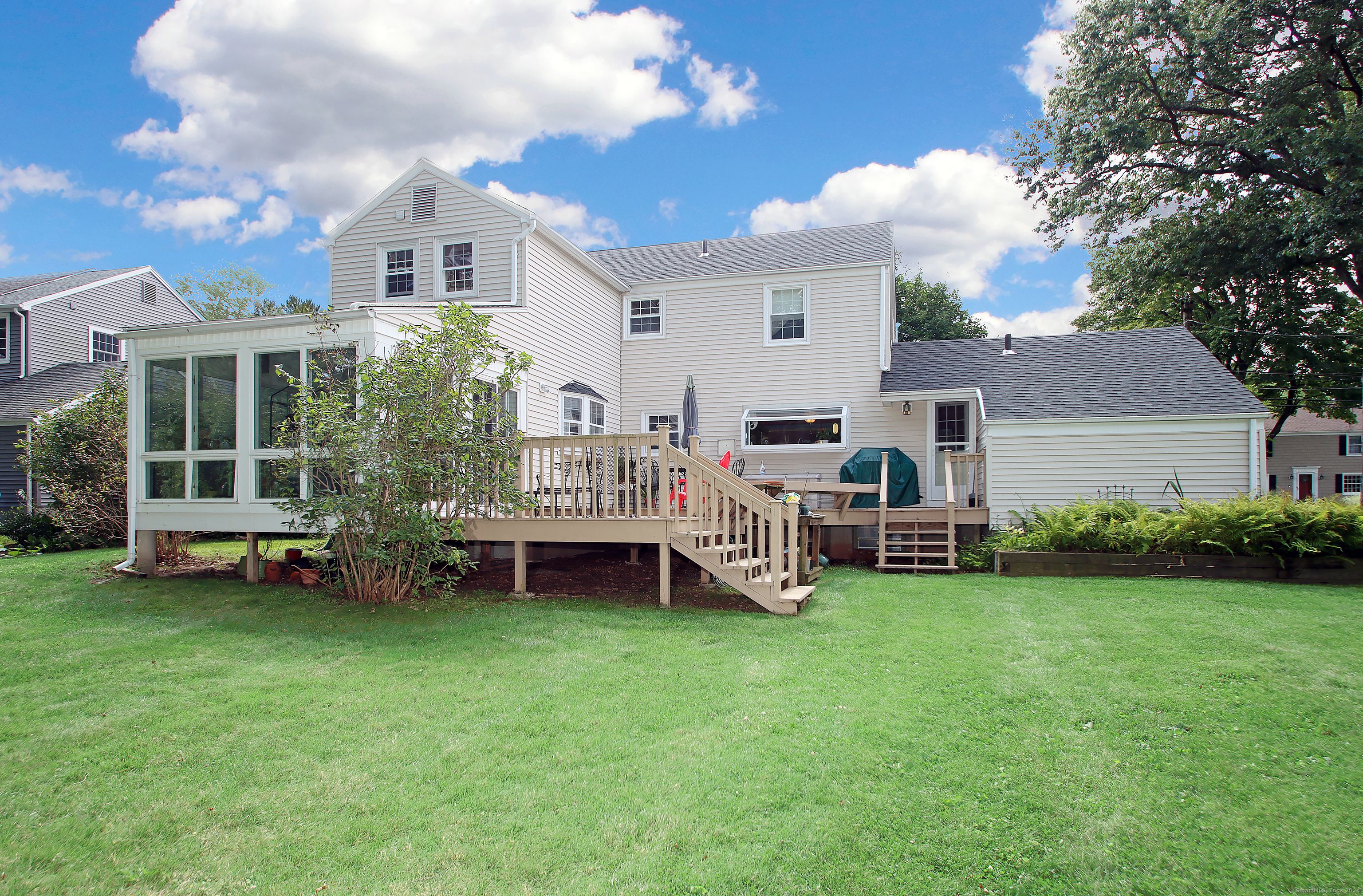 Property Photo:  48 Spring Lane  CT 06107 