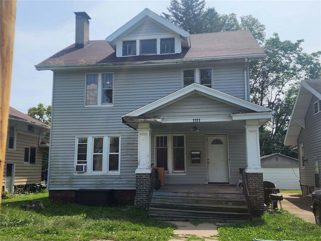 Property Photo:  1111 Forest Avenue  IL 62522 