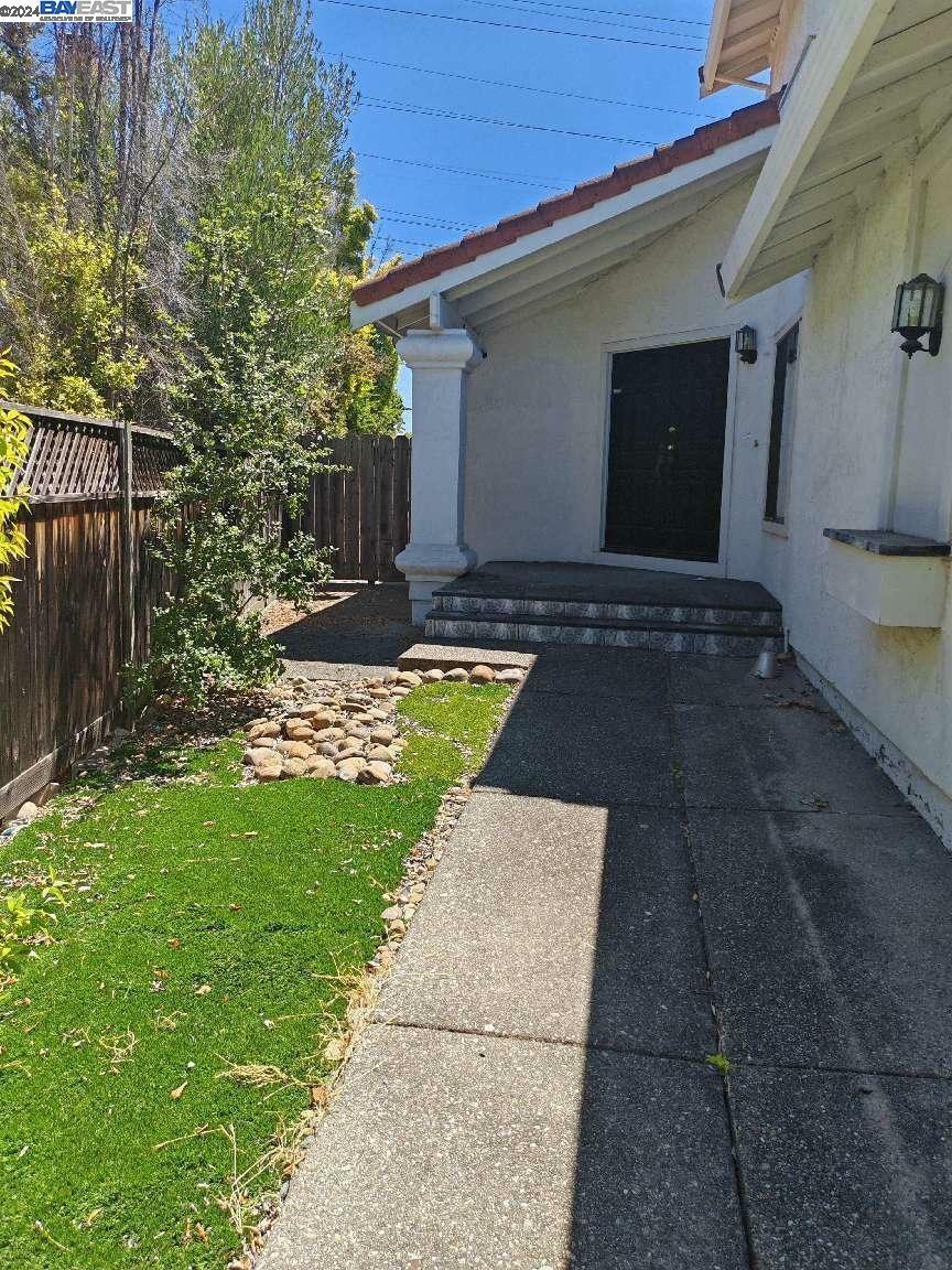 Property Photo:  43667 Southerland Way  CA 94539 