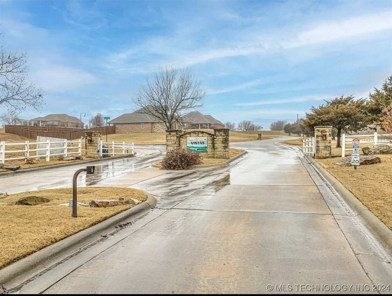 Property Photo:  1141 E St Andrews Circle  OK 74023 