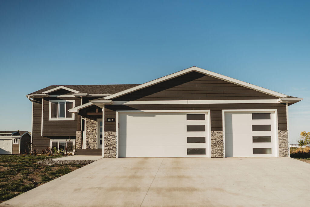 Property Photo: 1119 NE 30th Ave SD 57401