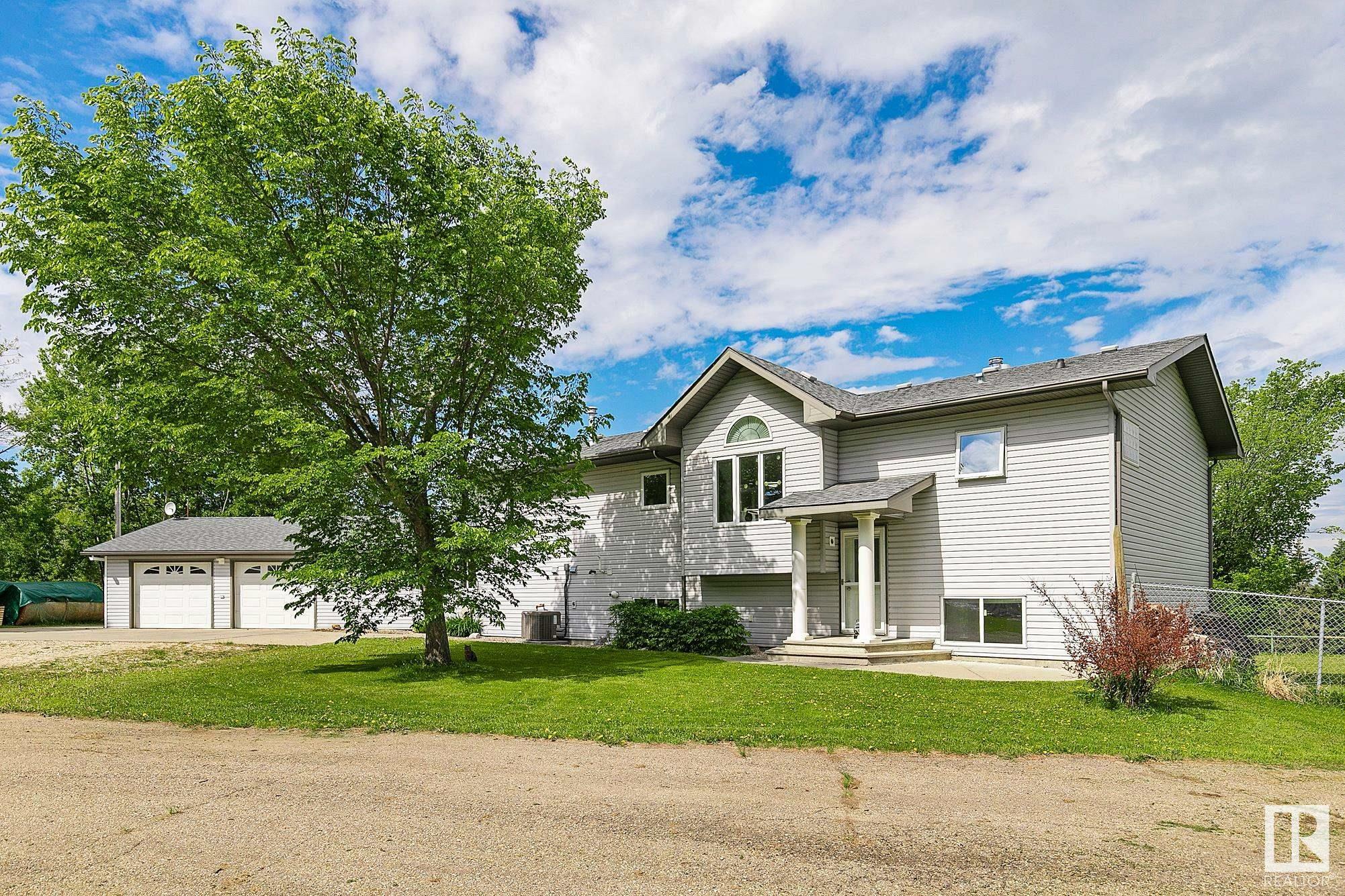 Property Photo:  53213 Rge Rd 20  AB T7Y 0C4 