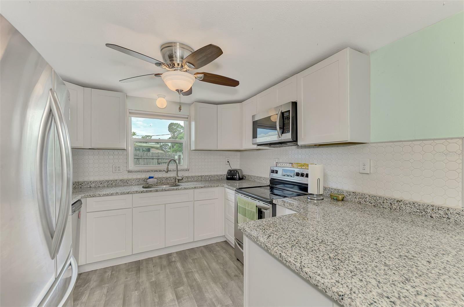 Property Photo:  2900 Siesta Drive  FL 34293 