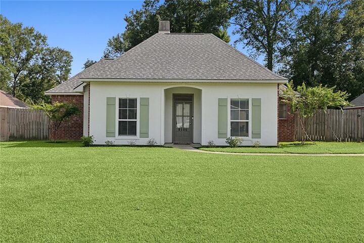 8106 Versailles Drive  Denham Springs LA 70706 photo