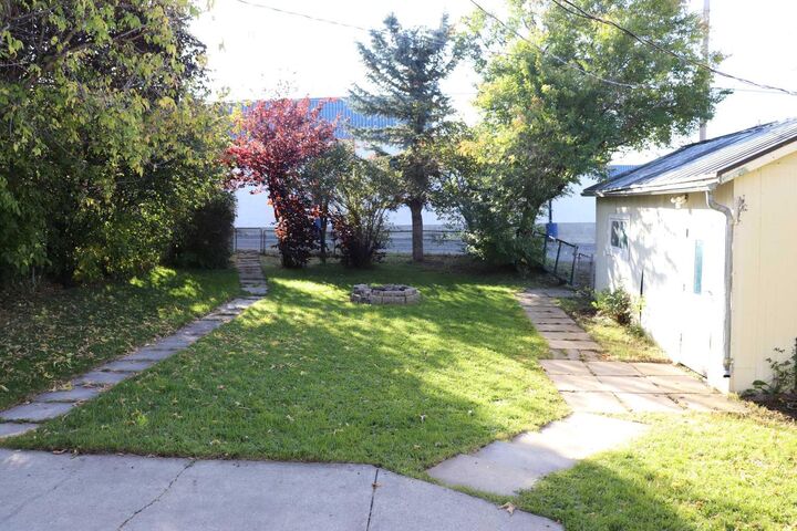 Property Photo:  5021 6 Avenue  AB T7E 1E7 