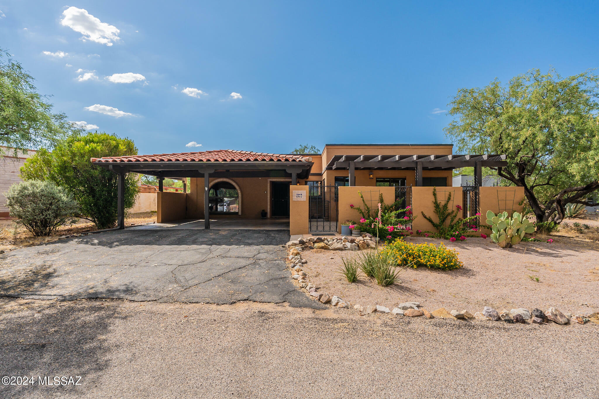 Property Photo:  546 S Paseo Bolsillo  AZ 85614 