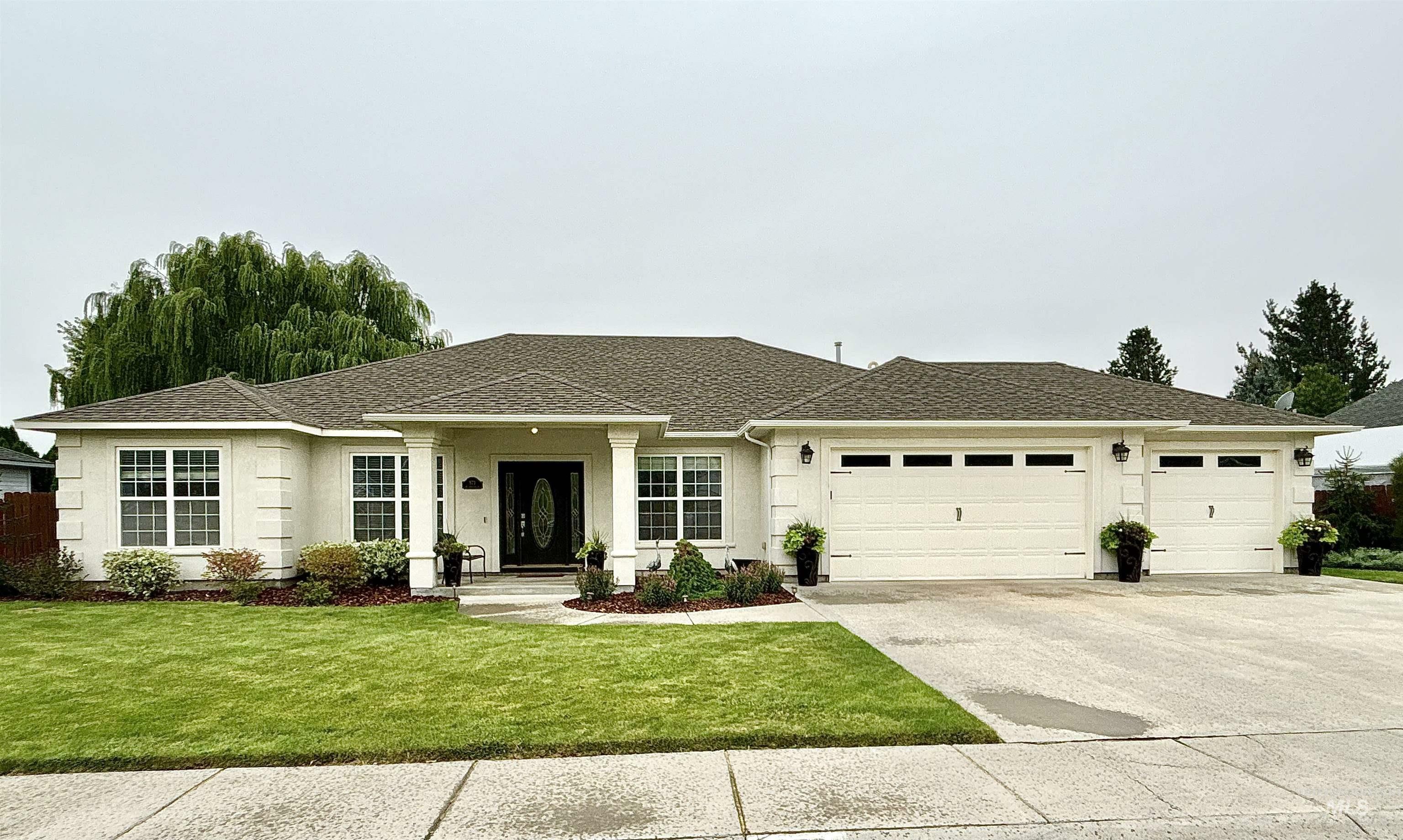 Property Photo: 973 NE Tanager St ID 83647