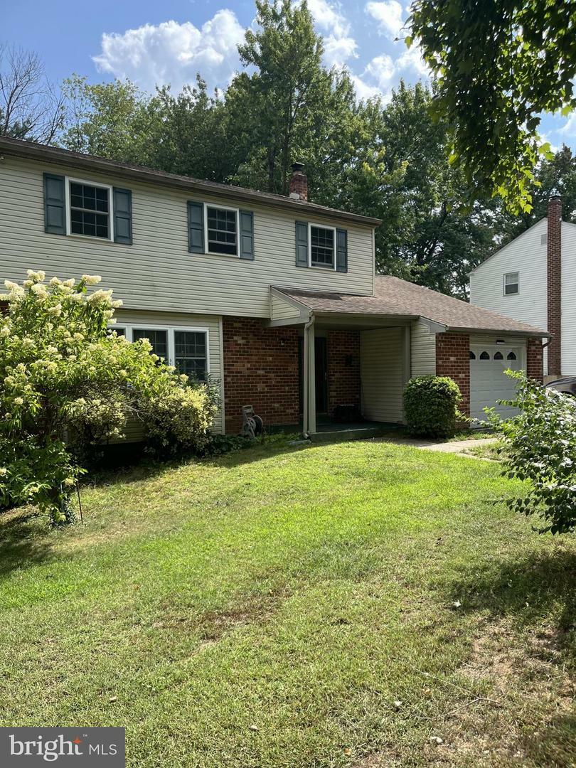 Property Photo:  28 Winding Way  PA 19061 