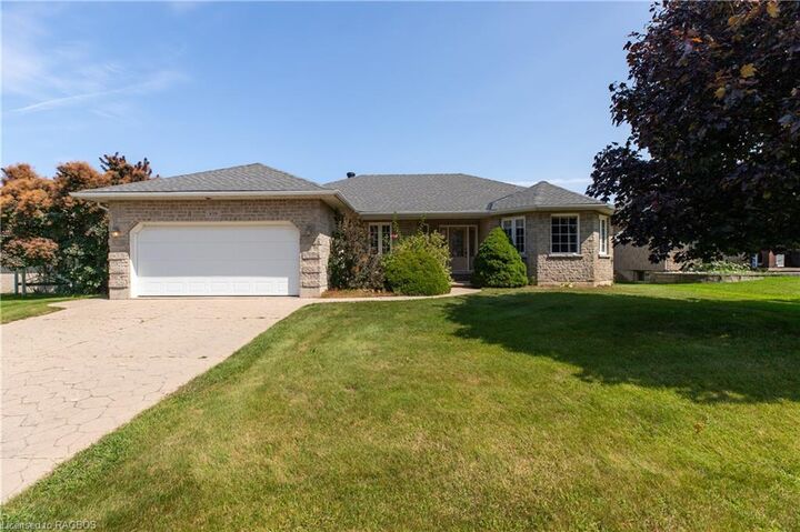 Property Photo: 939 Piccadilly Drive ON N0H 2C2