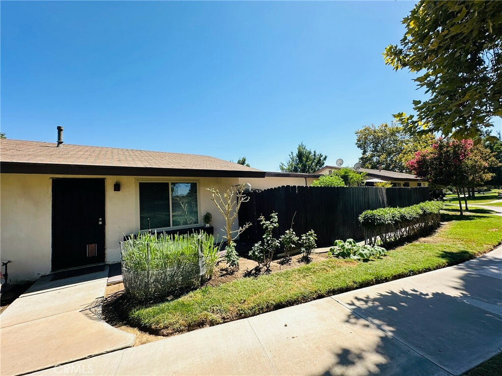 Property Photo:  9129 Admiralty Avenue  CA 92503 