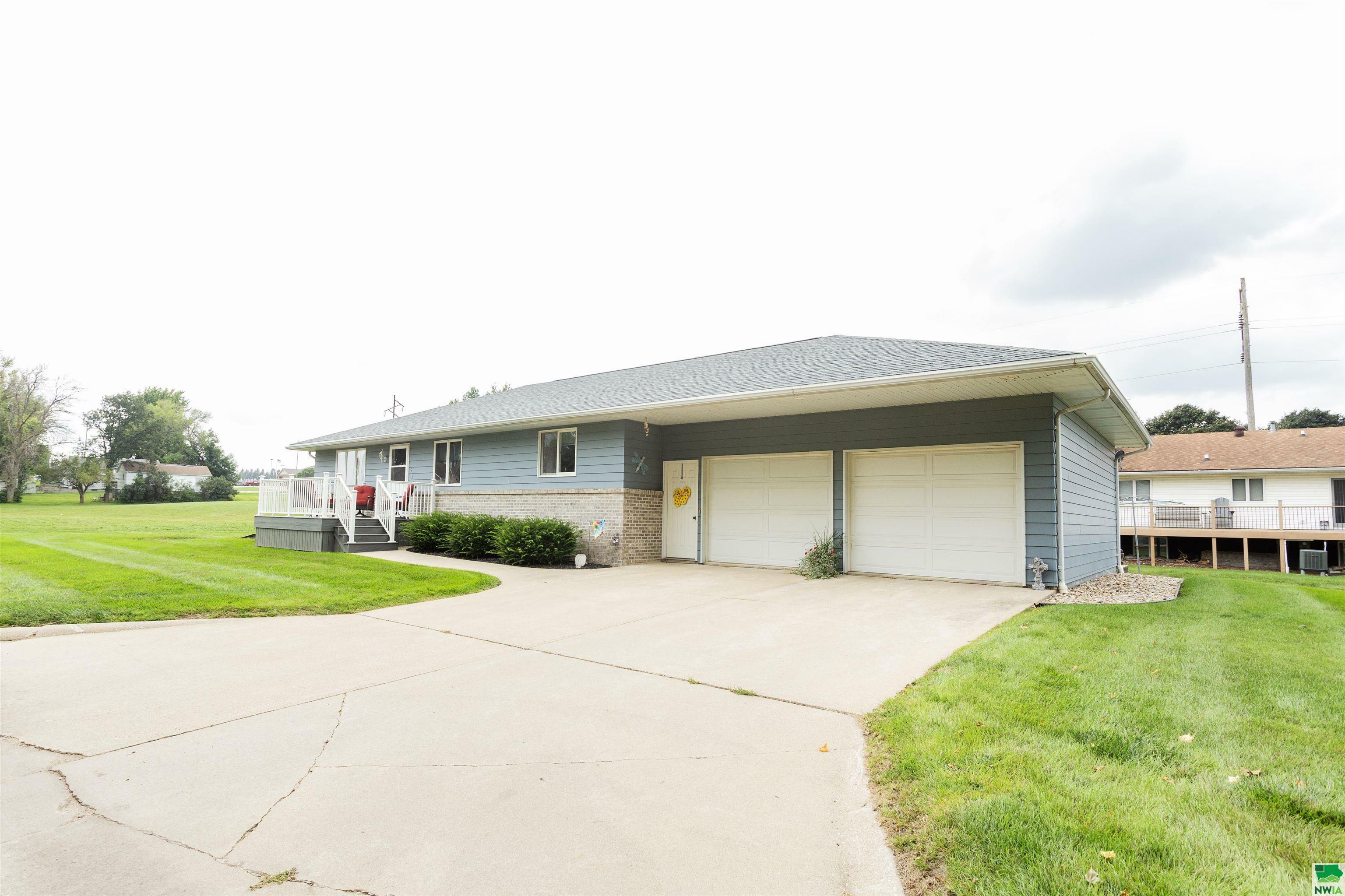 Property Photo:  520 Jackson Street  IA 51050 