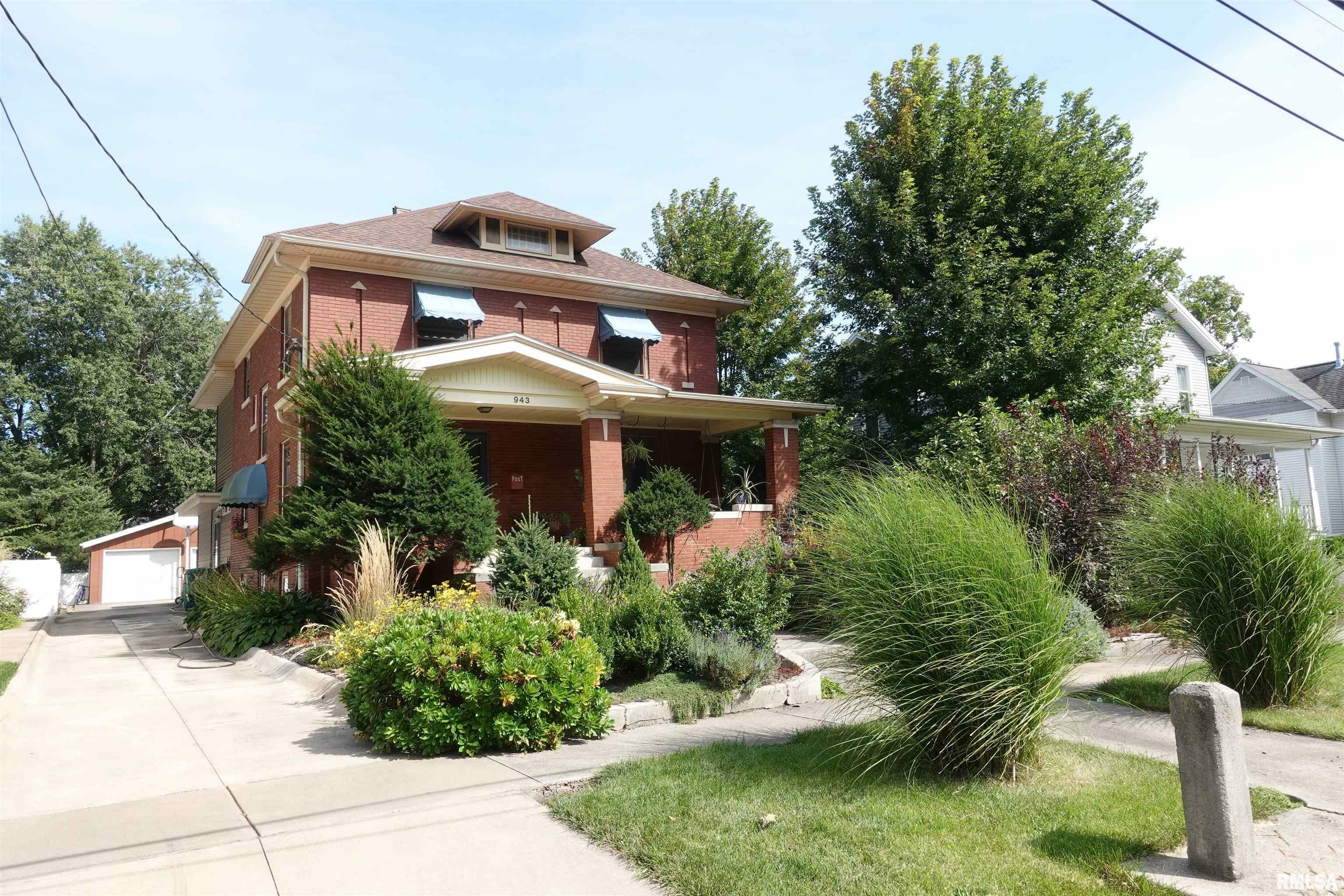 Property Photo: 943 N Cherry Street IL 61401