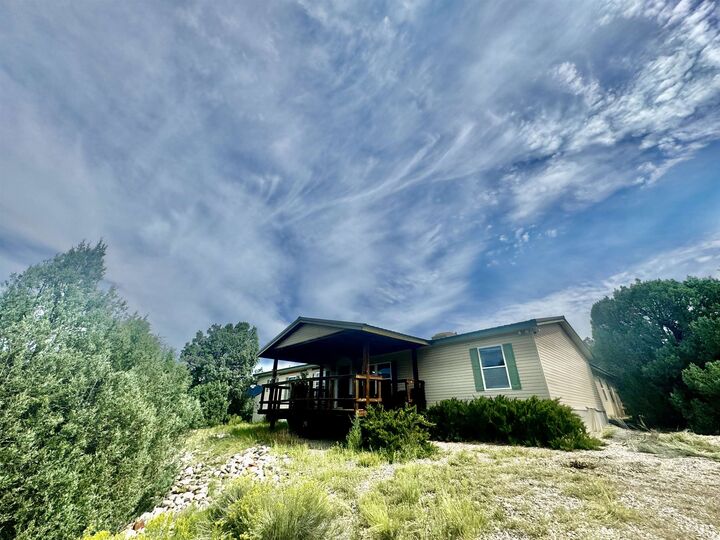Property Photo: 6 Oak Brush Ln NM 87575